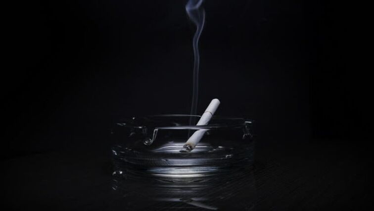 cigarete un smēķēšana badošanās laikā